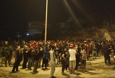 Σάμος: Νύχτα επεισοδίων με φωτιές και τραυματίες στο Κέντρο Υποδοχής και Ταυτοποίησης