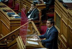 Ερώτηση Τσίπρα σε Μητσοτάκη: Θα υιοθετήσει τα μέτρα του ΣΥΡΙΖΑ ή θα περιμένει τα λουκέτα και την ανεργία;