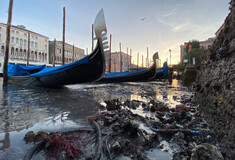 Δύο μήνες μετά τις σοβαρές πλημμύρες τα κανάλια της Βενετίας στέγνωσαν