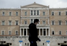 ΥΠΟΙΚ: Τριπλό σοκ στην οικονομία λόγω κορωνοϊού- 4,7% η ύφεση φέτος