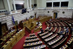 Γραφείο Προϋπολογισμού της Βουλής: Φόβοι για οικονομική ύφεση έως 9,4%