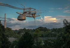 Το γιγάντιο τηλεσκόπιο του Αρεσίμπο κατέρρευσε πριν από την προγραμματισμένη κατεδάφιση