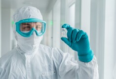 Κορωνοϊός: Η Pfizer ετοιμάζει νέα εκδοχή του εμβολίου σε σκόνη που δεν θα χρειάζεται κατάψυξη