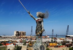 Το εμβληματικό γλυπτό που δημιούργησε μια καλλιτέχνης από τα συντρίμμια της έκρηξης στη Βυρητό