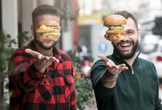 «Μυστικές» συνταγές και burger bowls στο νέο μενού των Pax Burgeristas