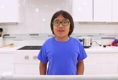 Παιδιά influencers πληρώνονται εκατομμύρια για να διαφημίσουν fast food στο Youtube