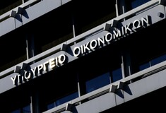 Προϋπολογισμός 2021: Κατατέθηκε στη Βουλή, προβλέπει ύφεση 10,5% για φέτος