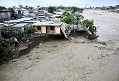 Τουλάχιστον 110 νεκροί και δεκάδες αγνοούμενοι στις πλημμύρες της Ινδονησίας και του Ανατολικού Τιμόρ	