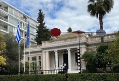 Τα σινιάλα του Takis στο Μέγαρο Μαξίμου και την Εθνική Πινακοθήκη