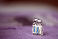 Θεμιστοκλέους: Δεν θα γίνουν τα εμβόλια της Johnson & Johnson μέχρι νεοτέρας