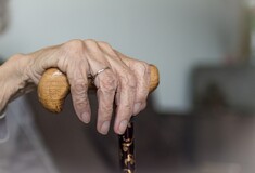 Χανιά: «Είδα ανθρώπους να πεθαίνουν, τους έπαιρναν χρυσαφικά» καταγγέλλει πρώην εργαζόμενος του γηροκομείου 