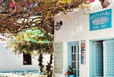 Η εστίαση ανοίγει ξανά: Τραπεζάκια έξω, μάσκες, αποστάσεις και SMS - Τα μέτρα από σήμερα