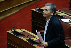 Διάρρηξη στο γραφείο του Τσακαλώτου- «Σκαρφάλωσαν στον 7ο όροφο, έσπασαν τον εξωτερικό τοίχο»