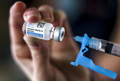 Το λόμπι των φαρμακοβιομηχάνων αντίθετο στην άρση των πατεντών για τα εμβόλια: «Απογοητευτική η στάση των ΗΠΑ»
