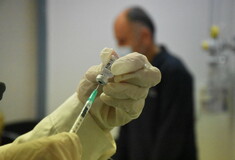 Εμβολιασμοί: Στη 10η θέση η Ελλάδα - Τα ποσοστά των υγειονομικών 
