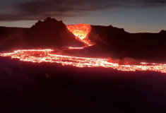 Εντυπωσιακό ηφαίστειο στην Ισλανδία εκτοξεύει τόνους λάβας