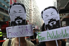 Ο Αι Γουέι Γουέι μιλάει για την εμπειρία του με τη λογοκρισία και τις πολιτικές του κυβερνώντος Κομμουνιστικού Κόμματος της Κίνας