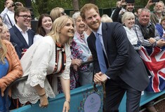 Ο πρίγκιπας Χάρι συγκρίνει την βασιλική ζωή με «ζωολογικό κήπο και το Truman Show»