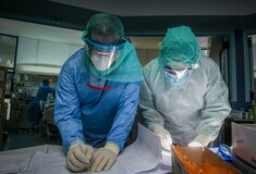 Κορωνοϊός: Πνευμονολόγος του «Σωτηρία» αποδομεί εννέα μύθους για την πανδημία και τα εμβόλια