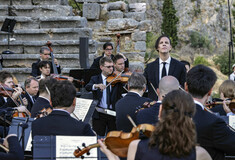 Πάνω από 2.000.000 Ευρωπαίοι παρακολούθησαν τη συναυλία με τον Θ. Κουρεντζή στο αρχαίο θέατρο Δελφών