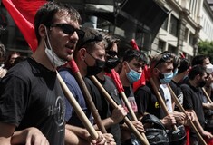 Απεργία ΓΣΕΕ-ΑΔΕΔΥ: Εικόνες από την πορεία κατά του εργασιακού νομοσχεδίου- Παρόντες Τσίπρας, Κουτσούμπας, Βαρουφάκης, Γεννηματά