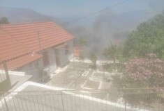 Κεφαλονιά: Στις αυλές των σπιτιών οι φλόγες - Εκκενώθηκαν Αγία Ειρήνη και Καπανδρίτι	