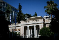 Σύσκεψη υπό τον Μητσοτάκη στο Μαξίμου για τις εξελίξεις στο μέτωπο της πανδημίας