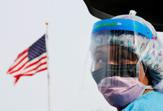 CDC: Νέα οδηγία προς εμβολιασμένους: Φοράτε μάσκα στους κλειστούς χώρους
