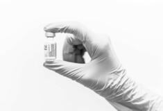 Κορωνοϊός: Γιατί και πόσο νοσούν οι εμβολιασμένοι - Οι καθηγητές Μαγιορκίνης & Δημόπουλος εξηγούν