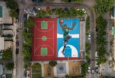 Τα γήπεδα μπάσκετ στα Σεπόλια «μεταμορφώνονται» προς τιμήν του Γιάννη Αντετοκούνμπο