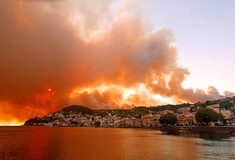 Πυρκαγιά - Φλέγεται η Εύβοια: Συνεχείς εκκενώσεις χωριών - «Ζούμε πρωτόγνωρες στιγμές»