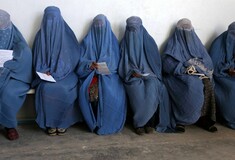 Ταλιμπάν: Η μπούρκα δεν είναι υποχρεωτική, το χιτζάμπ είναι