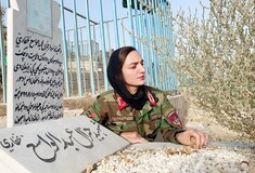Πρώτη γυναίκα δήμαρχος του Αφγανιστάν: «Περιμένω τους Ταλιμπάν να έρθουν για ανθρώπους σαν εμένα και να με σκοτώσουν»