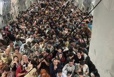 Πεντάγωνο: 823 Αφγανούς μετέφερε τελικά από την Καμπούλ το στρατιωτικό αεροσκάφος των ΗΠΑ- Αριθμός ρεκόρ