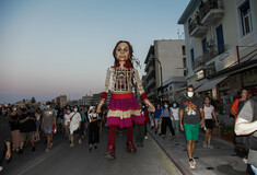 Η Αμάλ, η κούκλα για τα προσφυγόπουλα, δεν θα περάσει από την Καλαμπάκα - Μπλόκο από τον μητροπολίτη & τον δήμαρχο