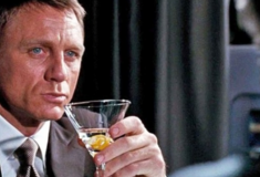 «Πιες όπως ο Τζέιμς Μποντ»: Στην αγορά η συλλεκτική σαμπάνια του 007 