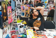 Ο Steve Stivaktis και τα σπαρταριστά queer κόμικς του είναι άλλος ένας καλός λόγος να επισκεφθείς το φετινό ComicDom 