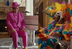 Οι Έλτον Τζον και Lil Nas X ανταλλάσσουν ρούχα και φιλοφρονήσεις σε μια σειρά από viral βίντεο 