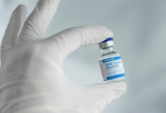 Αντιπρύτανης ΕΚΠΑ: «Ναι» στην τρίτη δόση εμβολίου για όλους «πριν μας προλάβουν τα γεγονότα»
