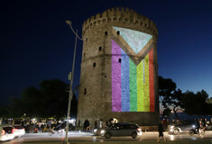 Thessaloniki Pride: Πλήθος κόσμου στην πορεία υπερηφάνειας - Στα χρώματα του ουράνιου τόξου ο Λευκός Πύργος (Φωτογραφίες)