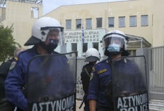 Ηλιόπουλος: Τα υπoυργεία Παιδείας-Προστασίας του Πολίτη απλά παρακολουθούν νεοναζί να μετατρέπουν σχολείο σε ορμητήριο
