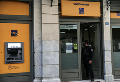 Ληστεία τράπεζας στο κέντρο της Αθήνας: Στη φυλακή ο 33χρονος, αναζητείται ένα άτομο 