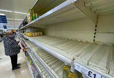 Βρετανία: Καταναλωτές αποθηκεύουν τρόφιμα για τα Χριστούγεννα