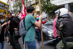 Ένταση και χημικά στο αντιφασιστικό συλλαλητήριο στην Ομόνοια