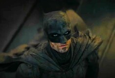 Batman: Ο σκοτεινός Ρόμπερτ Πάτινσον προκαλεί στο Gotham City[BINTEO]