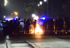 Νέα συγκέντρωση για τον θάνατο του 20χρονου στο Πέραμα - Κλειστή η εθνική οδός Πατρών - Πύργου 