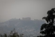 Καιρός: Εικόνες από την Αθήνα που «χάθηκε» στην ομίχλη - Αλλάζει το σκηνικό από εβδομάδα