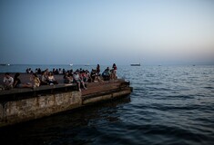 Κορωνοϊός: Νέο μαύρο ρεκόρ με 7.335 νέα κρούσματα και 65 νεκρούς 