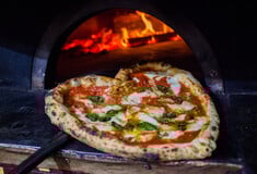 Το 1780 ο Pietro είχε στο μενού του μόνο pizza: Η πρώτη, «βασιλική» πίτσα μαργαρίτα ψήθηκε στη Νάπολη