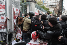 Επίθεση αγνώστων σε τηλεοπτικό συνεργείο έξω από το Πολυτεχνείο